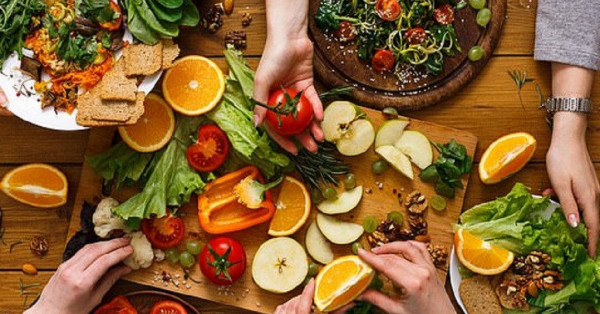 Nằm mộng thấy ăn uống đánh con gì? Giải mã giấc mơ ăn uống?